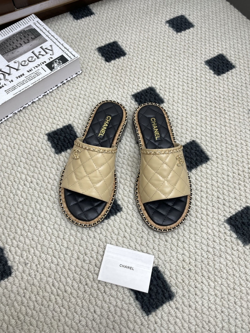 Ch**el slippers